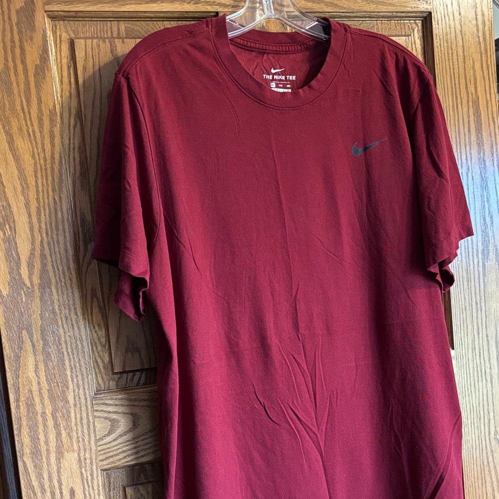 Nike Men's Maroon Short Sleeve Tee